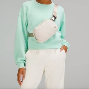 NWOT- Lululemon Everywhere Fleece Belt Bag